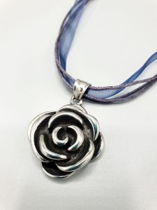 Ocelový přívěsek - Růže střední