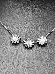 Ocelový náhrdelník - Květiny celokovové