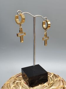 Ocelové náušnice - Kruhy s křížem ve zlaté barvě