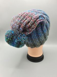 Ručně pletená čepice - řádky - modrá s duhovým melírem