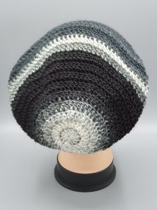 Ručně háčkovaná čepice homeleska 2 - černá, šedá, smetanová (54 - 60 cm)