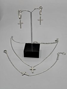 Ocelový náhrdelník - Jemný zdobený kříž