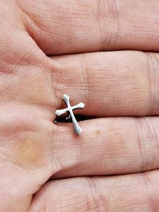 Ocelové náušnice - Kříž tvarovaný