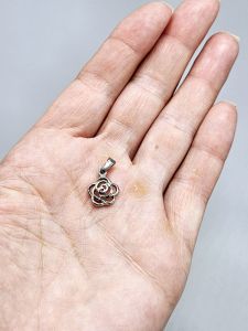 Ocelový přívěsek - Růže mini