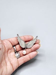 Andělská křídla s perličkou - brož