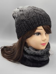 Ručně pletená čepice - copánky - šedá a černá 2 (49 - 56 cm)