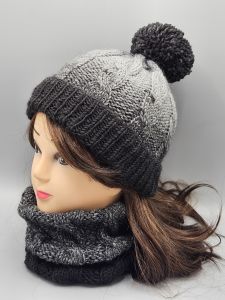 Ručně pletená čepice - copánky - šedá a černá 2 (49 - 56 cm)