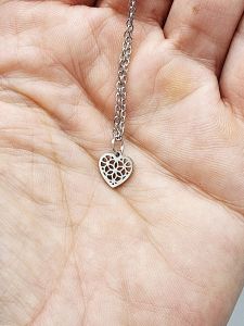 Ocelový náhrdelník - Srdce malé zdobené