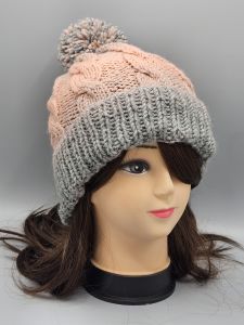 Ručně pletená čepice - copánky - šedá a starorůžová (52 - 60 cm)