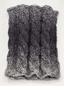 Ručně pletený nákrčník - copánky - šedý a černý 2