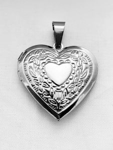 Ocelový přívěsek - Zdobený medailonek ve tvaru srdce 