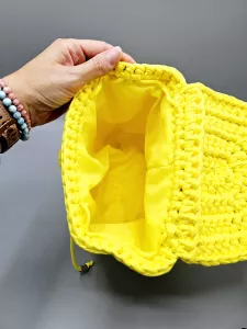 Dámský batoh - crossbody kabelka žlutá