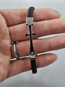 Kožený náramek s křížem