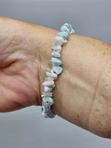 Náramek Larimar sekaný AA kvalita rovnoměrné kamínky - čisté s Křišťálem 16 cm