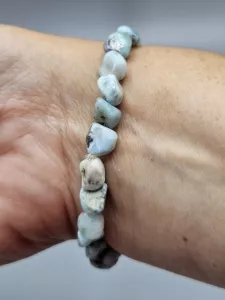 Náramek Larimar z drobných tromlíků