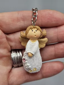 Culíkatá andělka jako přívěsek na klíče Culíkatá andělka jako přívěsek na klíče
