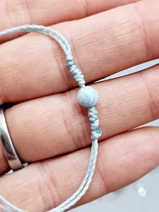 Dětský provázkový náramek Larimar kulička v modré s uzlíky (14 - 24,5 cm)