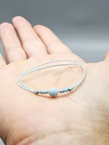 Dětský provázkový náramek Larimar kulička v modré s uzlíky (14 - 24,5 cm)