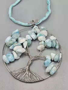 Drátěný strom života z oceli s Larimarem na hedvábné šňůrce