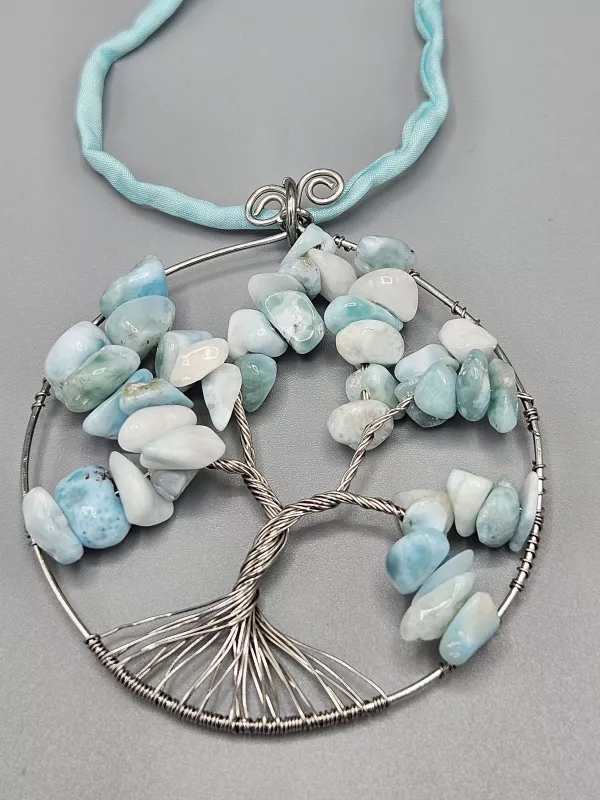Drátěný strom života z oceli s Larimarem na hedvábné šňůrce