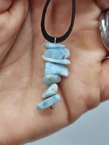 Náhrdelník Larimar AA sekaný - přívěsek na kůži 2