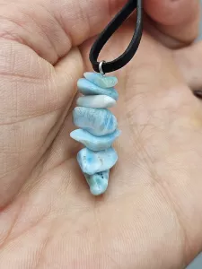 Náhrdelník Larimar AA sekaný - přívěsek na kůži 2