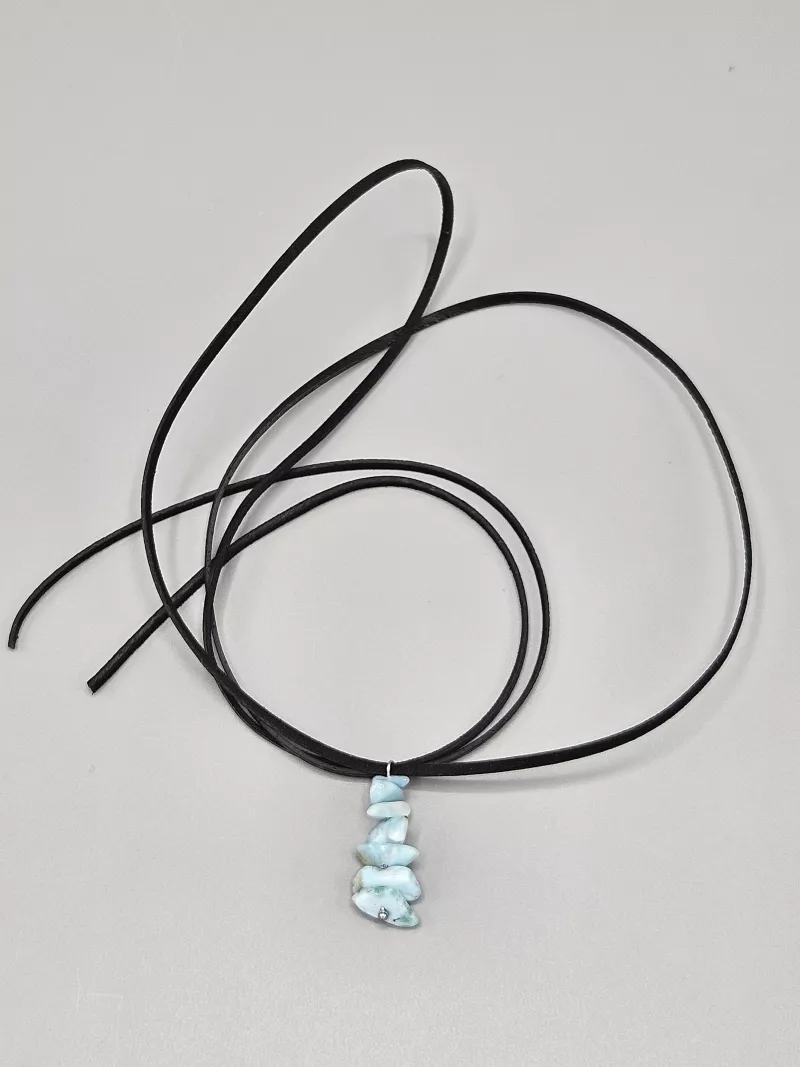 Náhrdelník Larimar AA sekaný - přívěsek na kůži 2