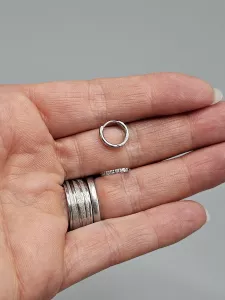 Ocelové náušnice - Mini zdobené kruhy s kamínky