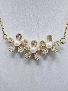 Ocelový náhrdelník - Květy s broušenými kamínky a perličkami ve zlatém provedení