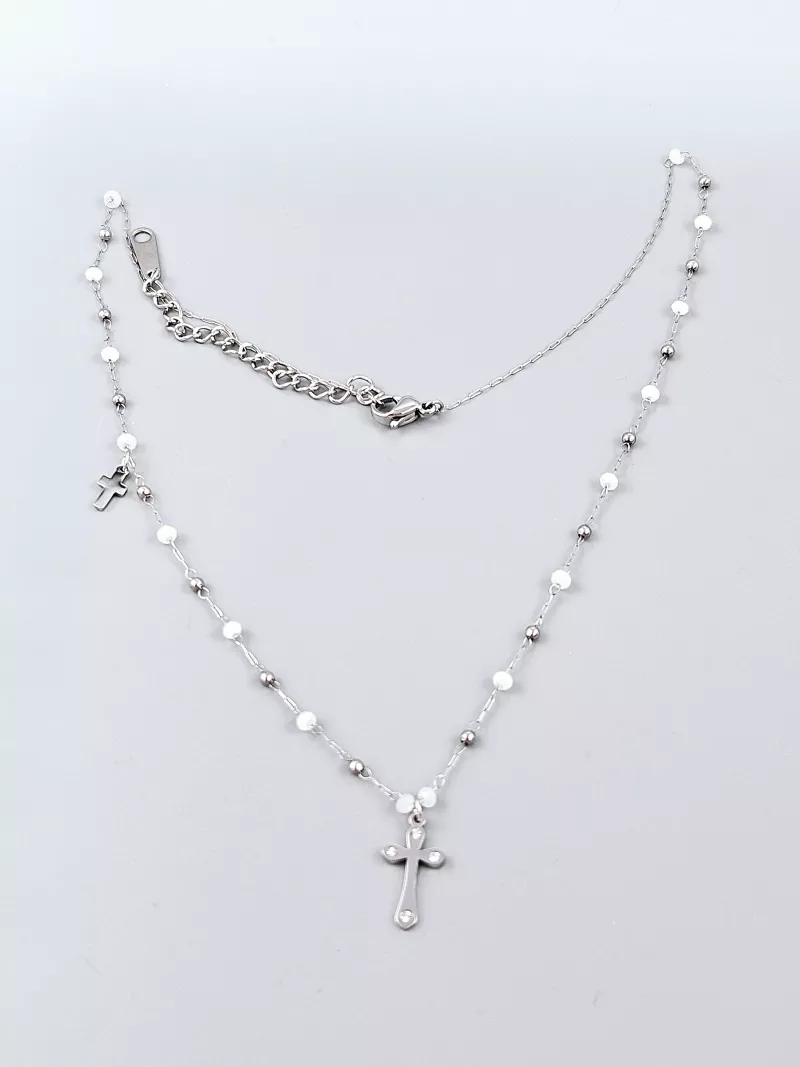 Ocelový náhrdelník lesklý s korálky a křížkem (0,25 x 39,5 cm)