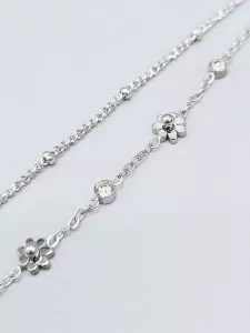 Ocelový náramek s kytičkami ve stříbrném provedení