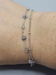 Ocelový náramek s kytičkami ve stříbrném provedení