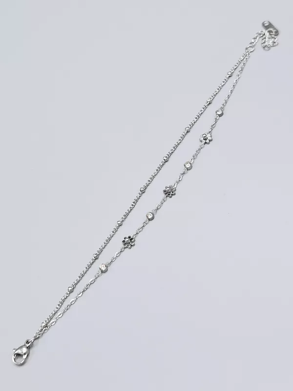 Ocelový náramek s kytičkami ve stříbrném provedení