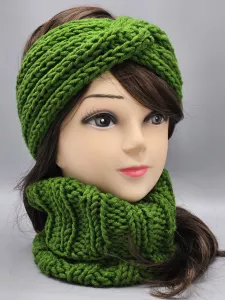 Ručně pletený nákrčník maxi zelený