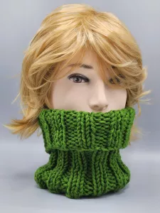 Ručně pletený nákrčník maxi zelený