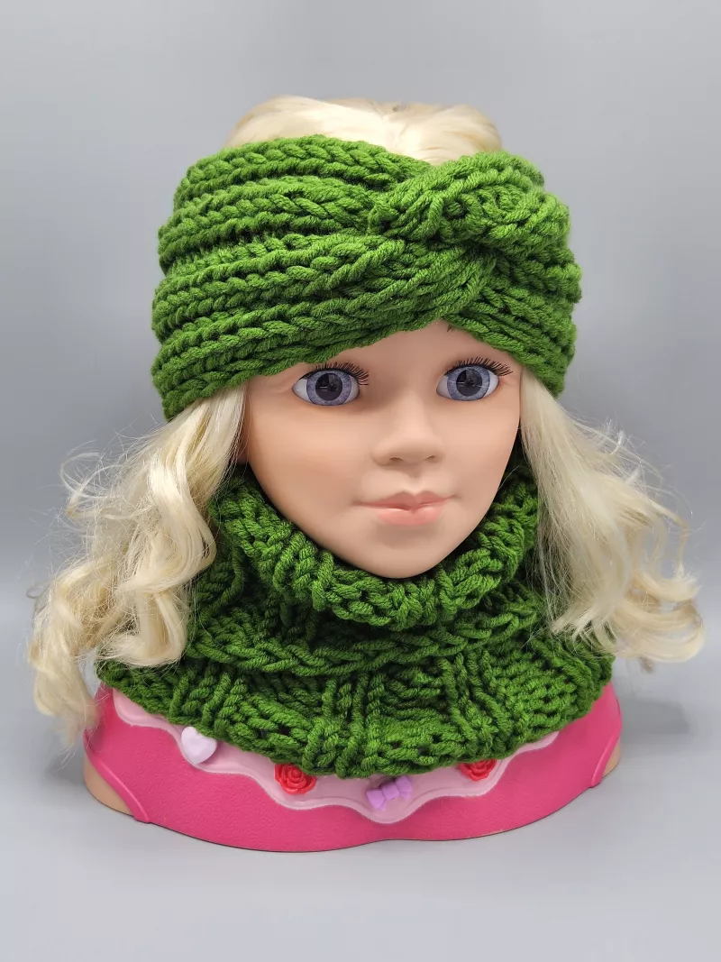 Ručně pletený nákrčník maxi zelený