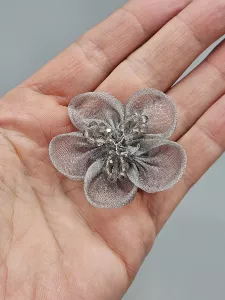 Šedý květ - brož