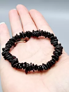 Granát Almandin sekaný větší kameny