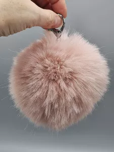Kožešinová velká bambule 12 cm přívěsek na klíče
