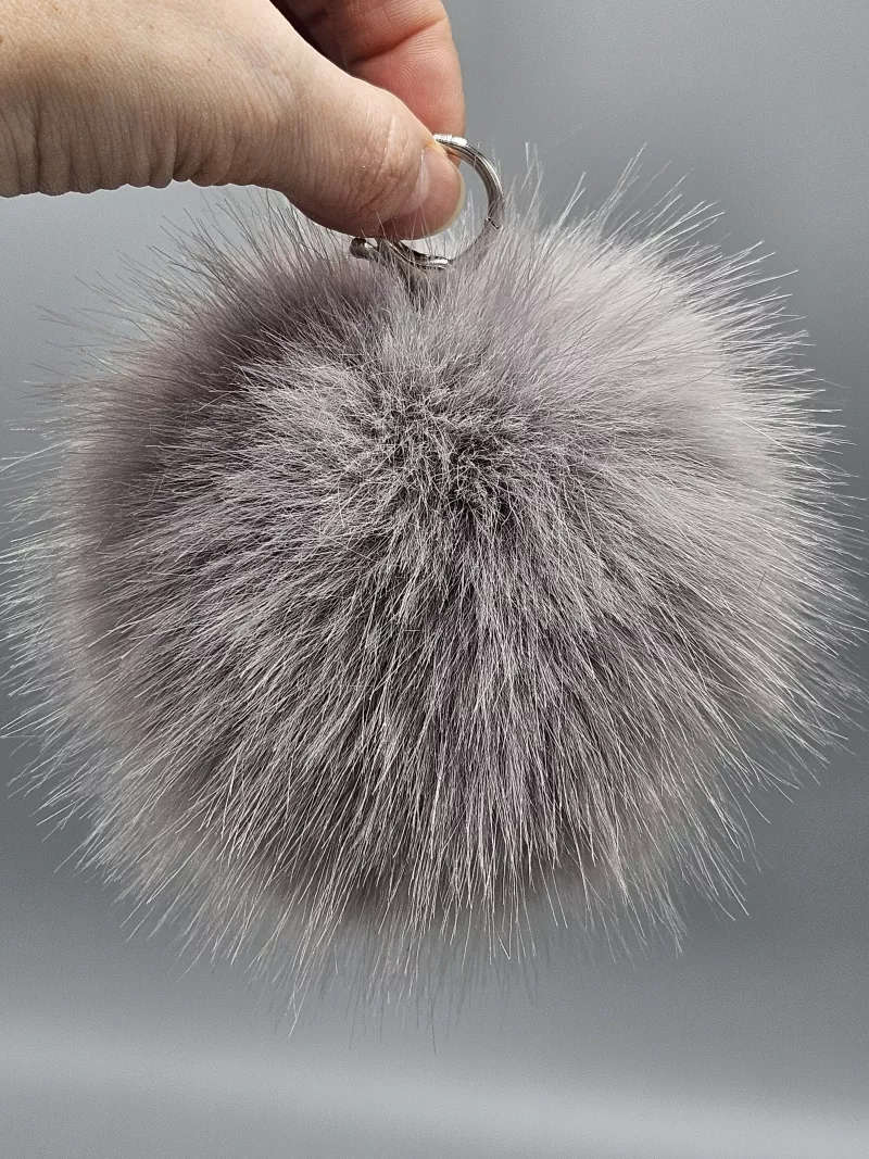 Kožešinová velká bambule 12 cm přívěsek na klíče