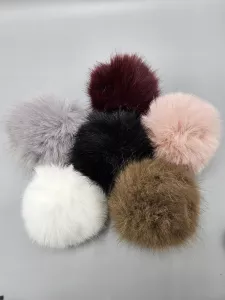 Kožešinová velká bambule 12 cm přívěsek na klíče