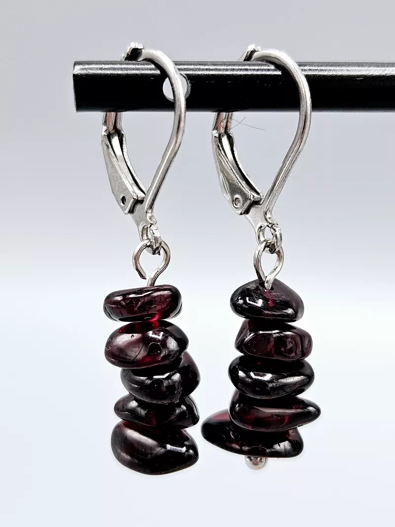 Náušnice - Granát sekané kousky ve stříbrném provedení