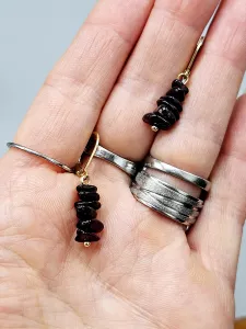 Náušnice - Granát sekané kousky ve zlatém provedení