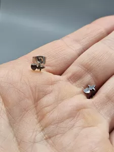 Ocelové náušnice - Křivka EKG se srdíčkem