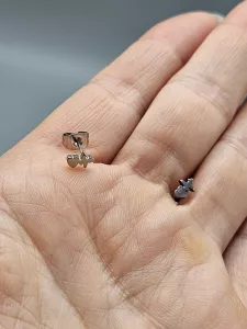 Ocelové náušnice - Křivka EKG se srdíčkem