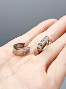 Ocelové náušnice - Zdobené oválky stříbrné barvy