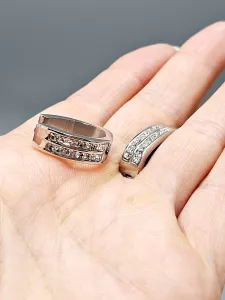 Ocelové náušnice - Zdobené oválky stříbrné barvy velké