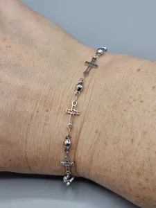 Ocelový náramek - Křížky ve stříbrném provedení
