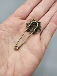 Ozdobný spínací špendlík - Filigránová květina staromosazná