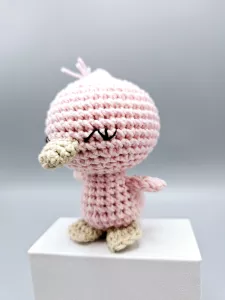 Ručně háčkovaná kačenka lososově růžová Ručně háčkovaná kačenka lososově růžová